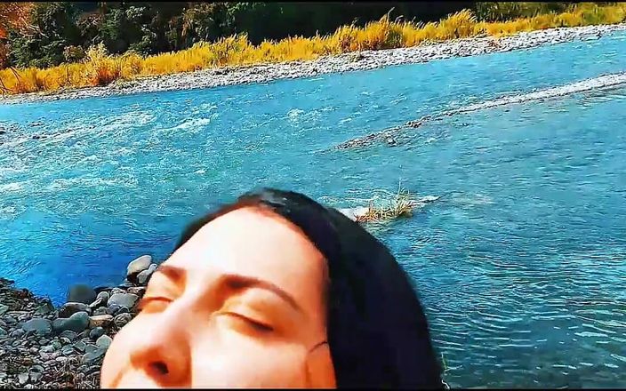 Nadia the big ass moroccan: Gadis Maroko nyepong kontol kekasihnya di hutan terbuka dan mulutnya...