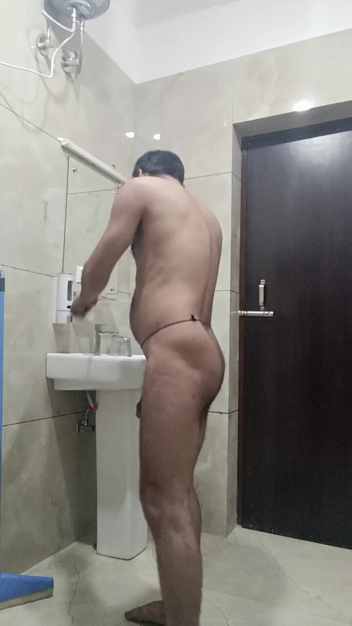 Rajasthani-old-lover: Hintli adam temizleniyor