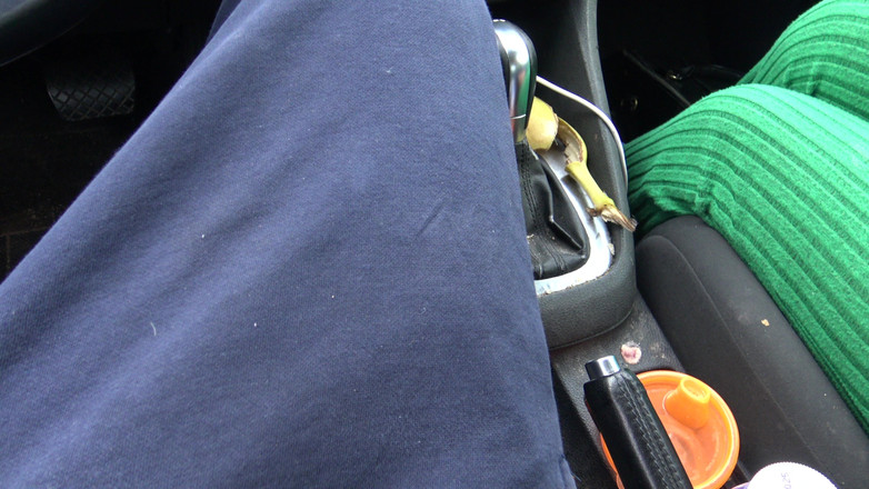 Stepmom Susan: Francouzská kanadská macecha se dotýká svého nevlastního syna v autě...