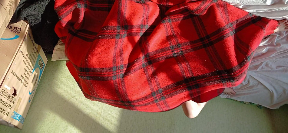 Lesbian-candys: Saya tertangkap rakan sebilik lesbian saya di bawah penutup dan...