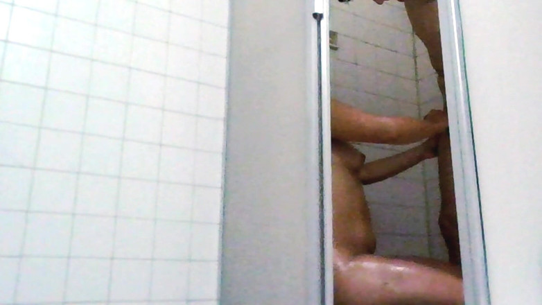 MASSIMO Y ENZO: Bagno acqua bagnata coppia vera casa