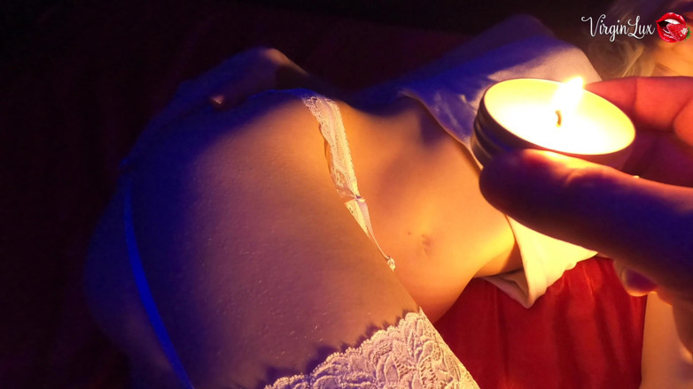 Virgin Lux: Perra agraciada masturba su agujero mojado con cera en su...