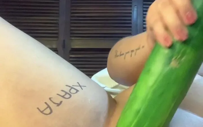 Marbellaes: Venezuelan Latina Enjoys a Huge Cucumber