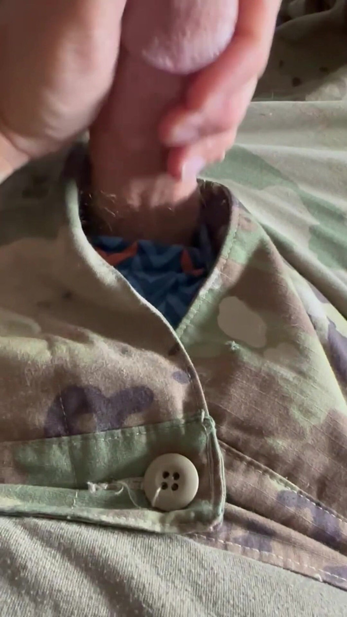 Gay Soldier Stuff: Soldat som ryckte iväg i sin armé uniform och pt...