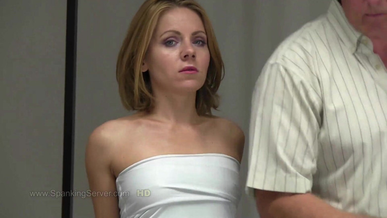 Spanking Server: Sasha, fouet mammaire en prison
