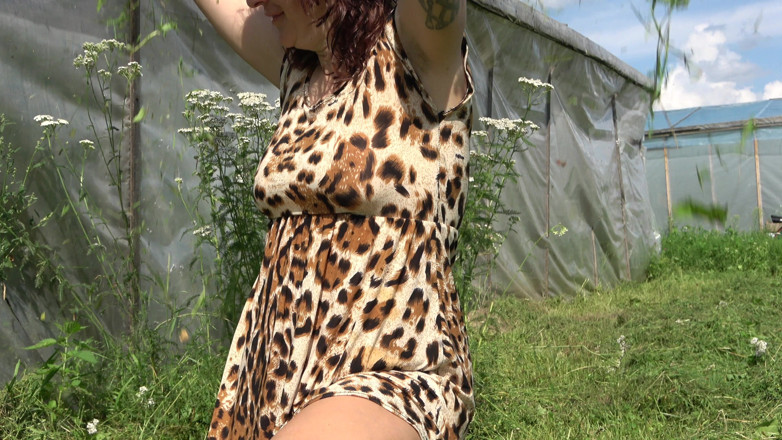 Hera Harding: Quick Outdoor Doggy (with Bonus Pee Moment)