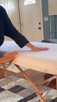 Weelderige rijpe milf Danni Jones krijgt huisbezoek van haar masseuse