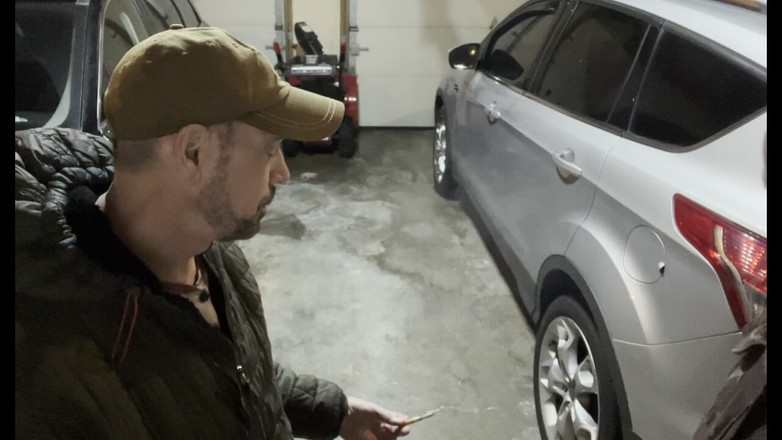 Tyler8: Styvfar delar en rök