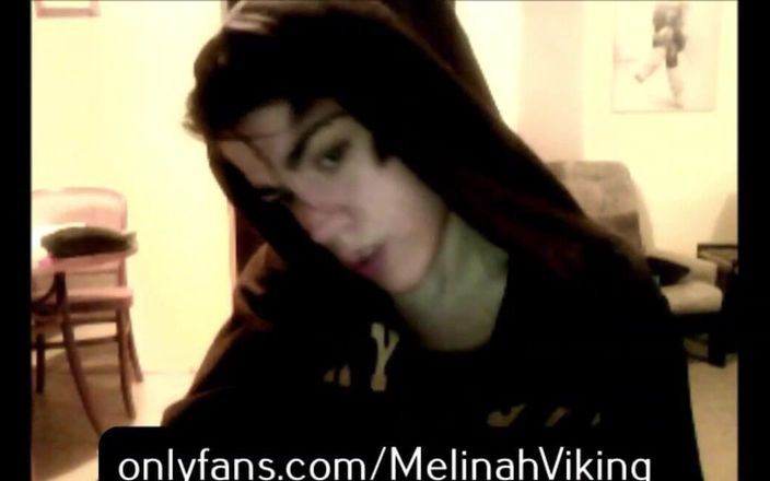 Melinah Viking: Bastidores - sessão de capuz