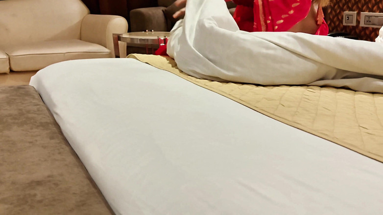 Sassysonia: Desi indianerin, frisch verheiratete Bhabhi kann ihre Emotionen nicht kontrollieren...