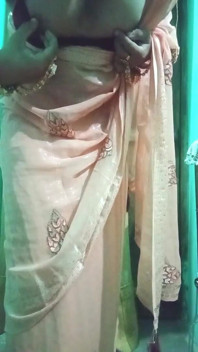 Indio gay crossdresser bottom crossdressing en sedoso sari con pesado jwellery real casero sexo