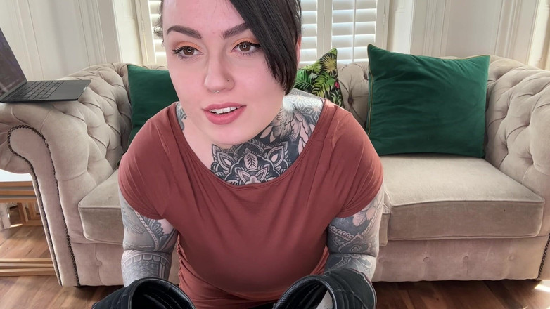 Miss Valentina: Acariciar a mis zapatillas