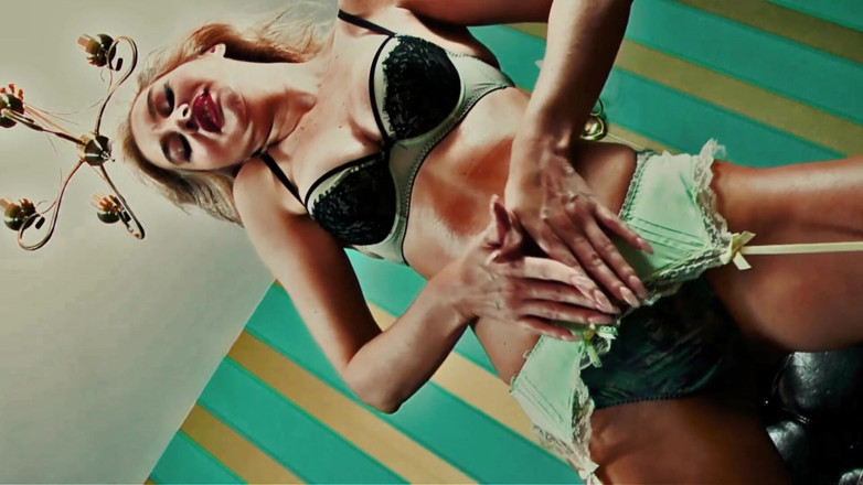 Goddess Celine: Üvey annenin azgınlık hapı, sansürsüz