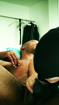 Nadar en jugos de estómago colombianos calientes