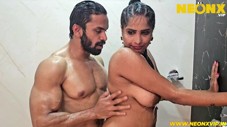 NeonxOTT: Une Indienne se fait baiser secrètement par son copain dans...