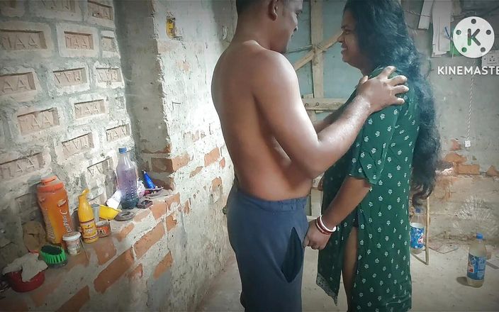 Raju Raju: 叫邻居阿姨的继妹，脱光了她，偷偷地操了她。