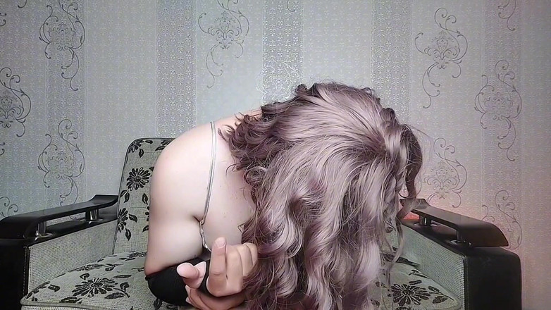 Kitty_Cross: 완벽한 엉덩이 쉐이크로 매혹적인 춤을 추는 야생 펨보이