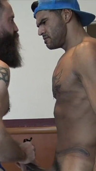 Hairy Boy Fucked Raw przez Xxl Latino Dock