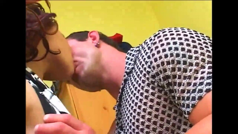 American Stallion: Rasta के साथ शौकिया लड़की दोनों छेद देती है