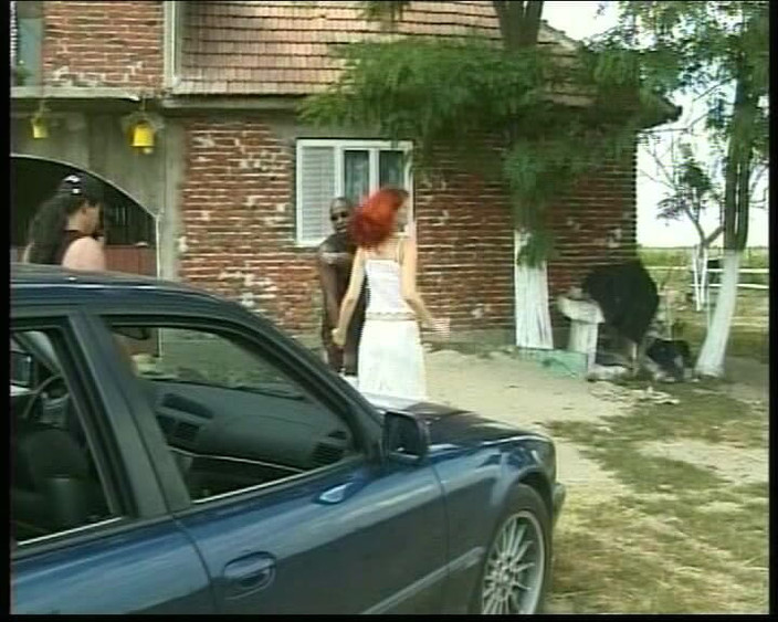 German Amateur Videos: Almanya'dan kızıl saçlı genç kız çiftlikte sikiliyor