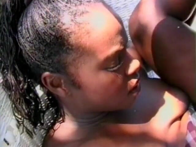 Meet and Fuck: Ebony Teen šuká do zadku venku