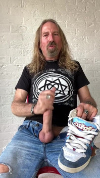 Longhairdude Wanks and Cums with Osiris Trainers, Torn Jeans, Tshirt