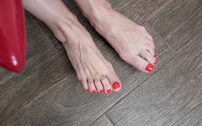 Hot Wife Nikole: MILF dělá šílené věci