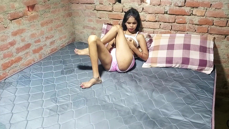 Shivanibaby: Gara-gara ngeliat tetanggaku lagi asik masturbasi, dia bilang, kenapa kamu...