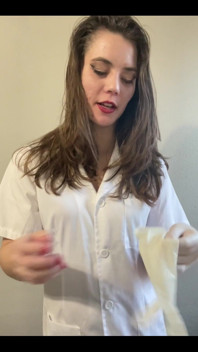 The Nurse Wants to Have Fun When the Doctor Is Running Late