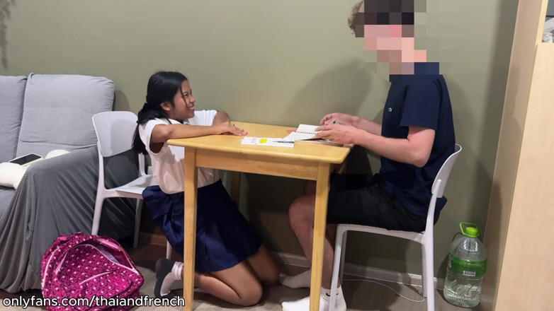 ThaiAndFrench: 18 saal ki thaee chhaatra apne angreji tichar ko choosti...