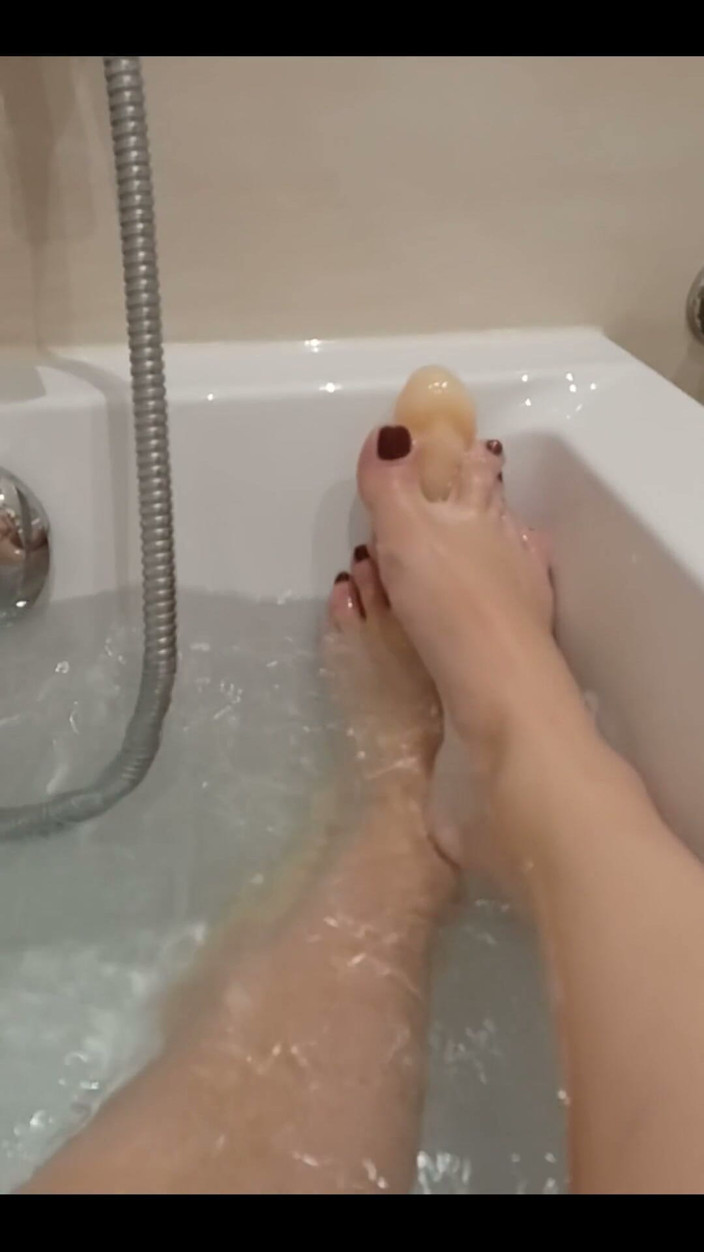 Dominatrix Miss Patricia Stark: Day 1. Sexy Waiting Till I Finish My Bath and We...