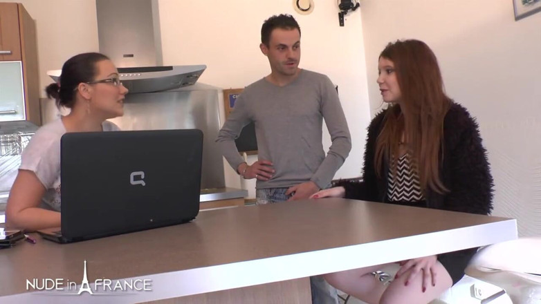Nude in France: Anal pentru prima dată pentru drăguța tânără Angela Kiss care își...