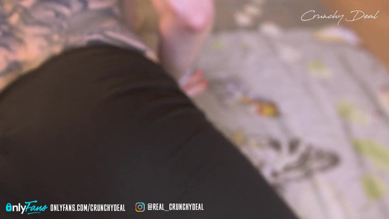 Crunchy deal: fucked my hot neighbor in leggings