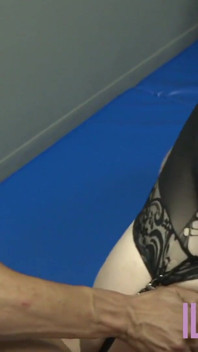 Ragazza grassa con grandi tette gode di scopare con un grosso cazzo