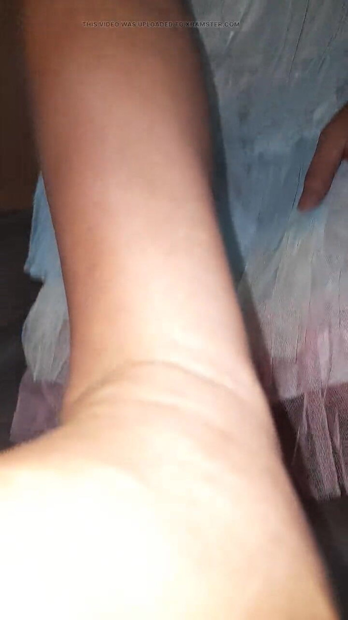 Naomisinka: Sborra indossando un abito da ragazza nello spogliatoio