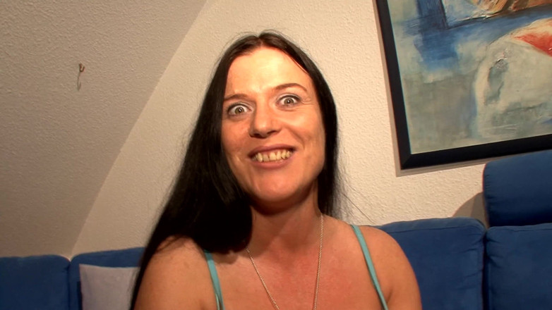 Retro German Muttis: MILF Jerman miang mendorong alat penggetar dalam pepek &amp; mengerang liar!