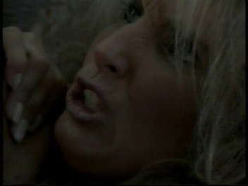 Old Good Porn: Mamă sexy excitată cu corp curbat călărește o pulă albă...