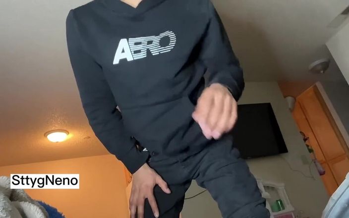 Xooshua (xblue18): ホットな18歳の青年が自分の部屋で裸になり、ビデオを友達と共有