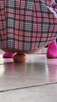 Ich reite meinen dildo im freien