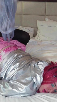 非常漂亮的变装者操红发妹裸汇编