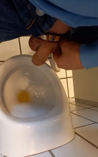 Pissgay: Un poco de orina