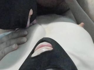 Angel Sky69: 젖탱이와 젖꼭지를 부드럽게 핥는 섹시한 커플