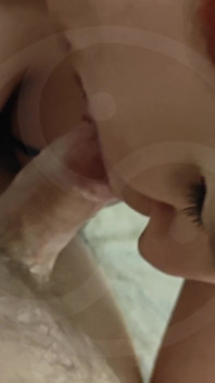 Asiatică cu țâțe mari americană Sissy Tranny Capcană călărind adânc în gât și având parte de ejaculare înăuntru anală