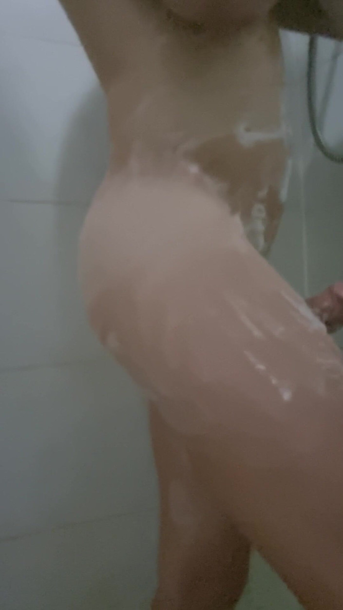 Fboy Lexy: Femboy Takes a Quick Shower