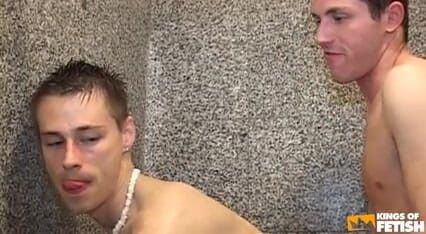 Gay Diaries: Dois caras chupam seus paus grandes e fodem fundo no...