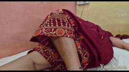Une tatie indienne excitée se fait baiser par un garçon