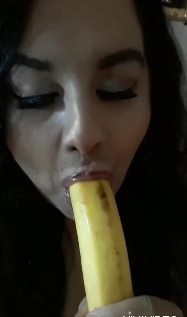 Miss Madii: Domnișoara Madii - muie cu banană FĂRĂ AUDIO