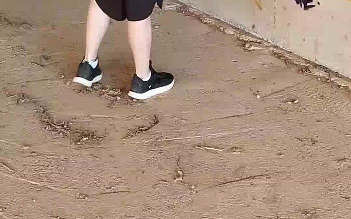 Morbosete000: Sie zeigt ihren arsch in einem tanga