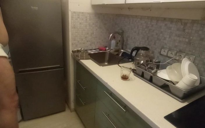 r0xy: Sissy dziwka w białej spódnicy i jedzie jej dupek