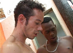 Bareback TV: Sexy gay trojka!!
